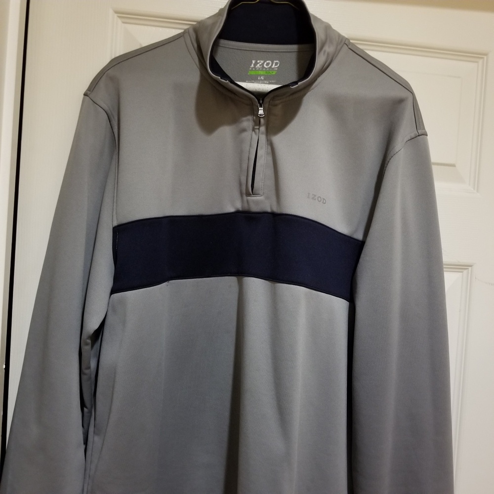 IZOD GOLF JACKET SIZE LARGE.  COLOR GRAY AND BLACK